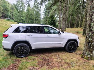 JEEP GRAND CHEROKEE BLACK EAGLE