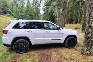 JEEP GRAND CHEROKEE BLACK EAGLE