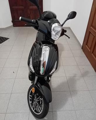 Scooter elettrico|Nero|2 km fatti|come nuovo