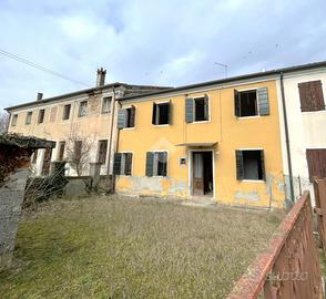 VILLA A SCHIERA CENTRALE A PIOMBINO DESE