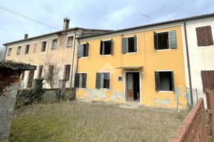 VILLA A SCHIERA CENTRALE A PIOMBINO DESE