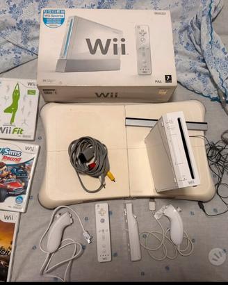 Wii pari al nuovo con scatola cavi e accessori