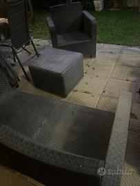 Tavolo e 6 sedie in legno  da giardino 