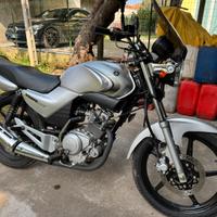 Yamaha YBR 125 2015 - Solo 5000 km