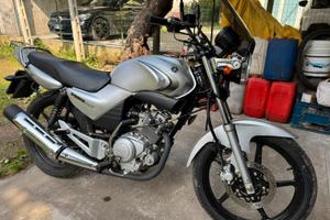 Yamaha YBR 125 2015 - Solo 5000 km