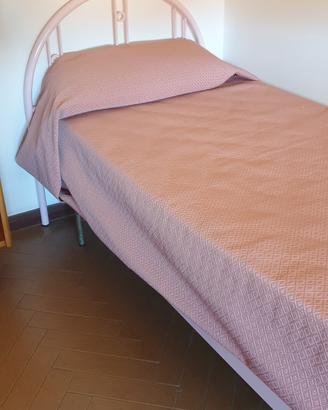 Letto singolo in ferro rosa