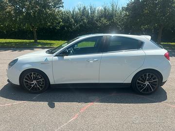 ALFA ROMEO GIULIETTA MULTIAIR 170CV FULL OPTIONAL