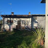 CASA INDIPENDENTE CON AMPIO TERRENO E DEPOSITO ...