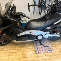 T Max blue 500 del 2002 con 23000 km
