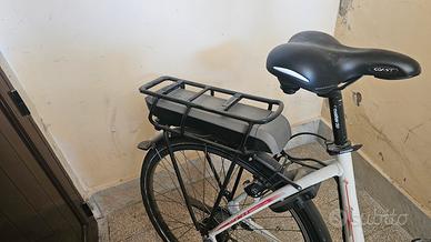 bicicletta con pedalata assistita 