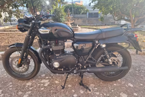 Bonneville T100 Black