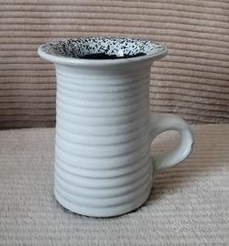 Piccolo vaso a brocca in maiolica