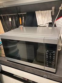 Forno a microonde nuovo mai usato Sharp