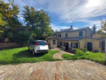 Villa di 154 m² con 4 locali e box auto a Pesaro