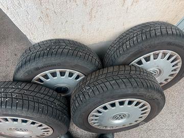 4 Gomme Invernali  195/65 R15 cerchi acciaio 