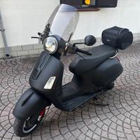 Piaggio Vespa 300 GTS SUPER NERO OPACO PERMUTABILE
