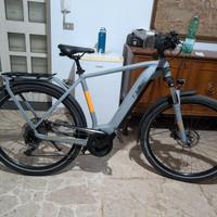 bicicletta elettrica Cube Touring Hybrid Pro