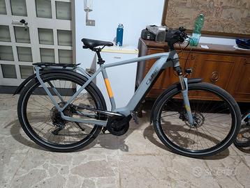 bicicletta elettrica Cube Touring Hybrid Pro