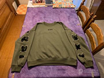 Felpa con particolare lavorazione