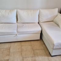 divano bianco con chaise longue