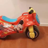 Moto cavalcabile di Topolino Mickey Mouse senza pe
