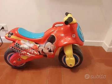 Moto cavalcabile di Topolino Mickey Mouse senza pe