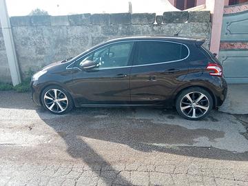 Peugeot 208 - 2013