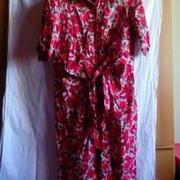 Vestito rosso con rose