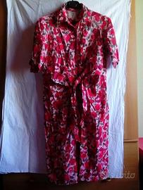 Vestito rosso con rose