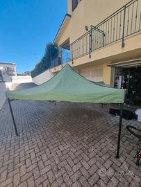 gazebo ferro con tetto color verde con. pareti