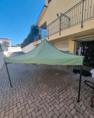 gazebo ferro con tetto color verde con. pareti
