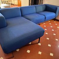 Divano componibile blu moderno