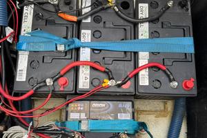 3 batterie AGM Discover Dry Cell 12V 100Ah