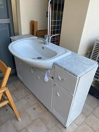 mobile bagno con cassetti, specchio e quadro