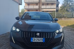 Peugeot 208  2° + 208 Active pure tech 75 CV S&Stp