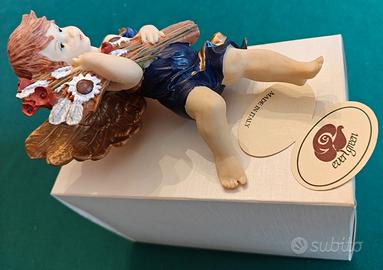 Statuina di angelo o amorino con fascio di spighe