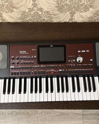 Korg PA 700