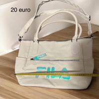 Borsa bianca della fila