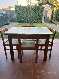 Tavolo legno allungabile + 4 sedie legno anni 80
