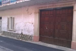 Casa mondragone in centro doppia entrata giardino