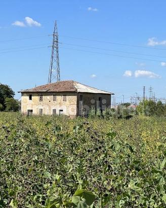 Rustico / Casale di 375 m² con 4 locali e box auto