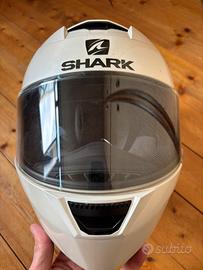Casco Shark
