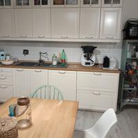 Cappa in acciaio Smeg e lavello a due vasche