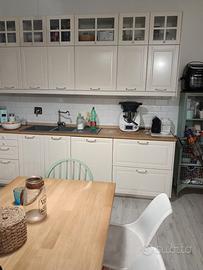 Cappa in acciaio Smeg e lavello a due vasche