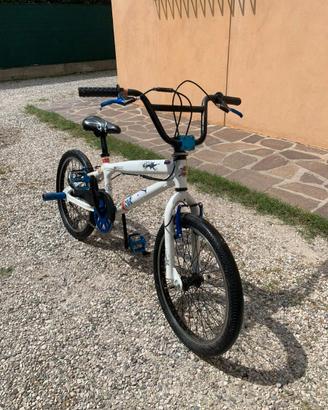 BICICLETTA BMX