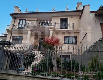 Villa o villino Castel Morrone