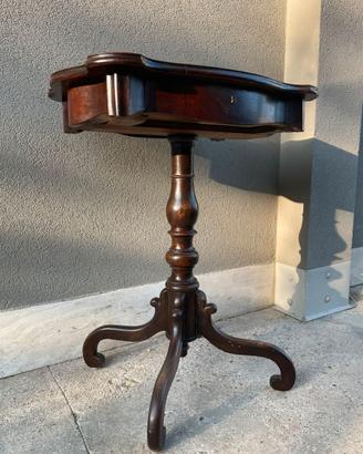 Tavolino d'epoca in legno