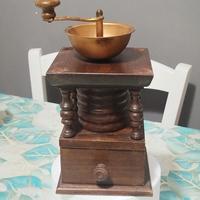 Riproduzione antico macina caffè 
