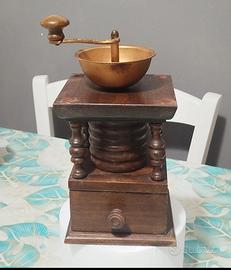 Riproduzione antico macina caffè 