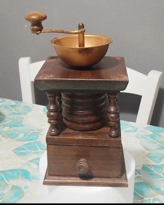 Riproduzione antico macina caffè 